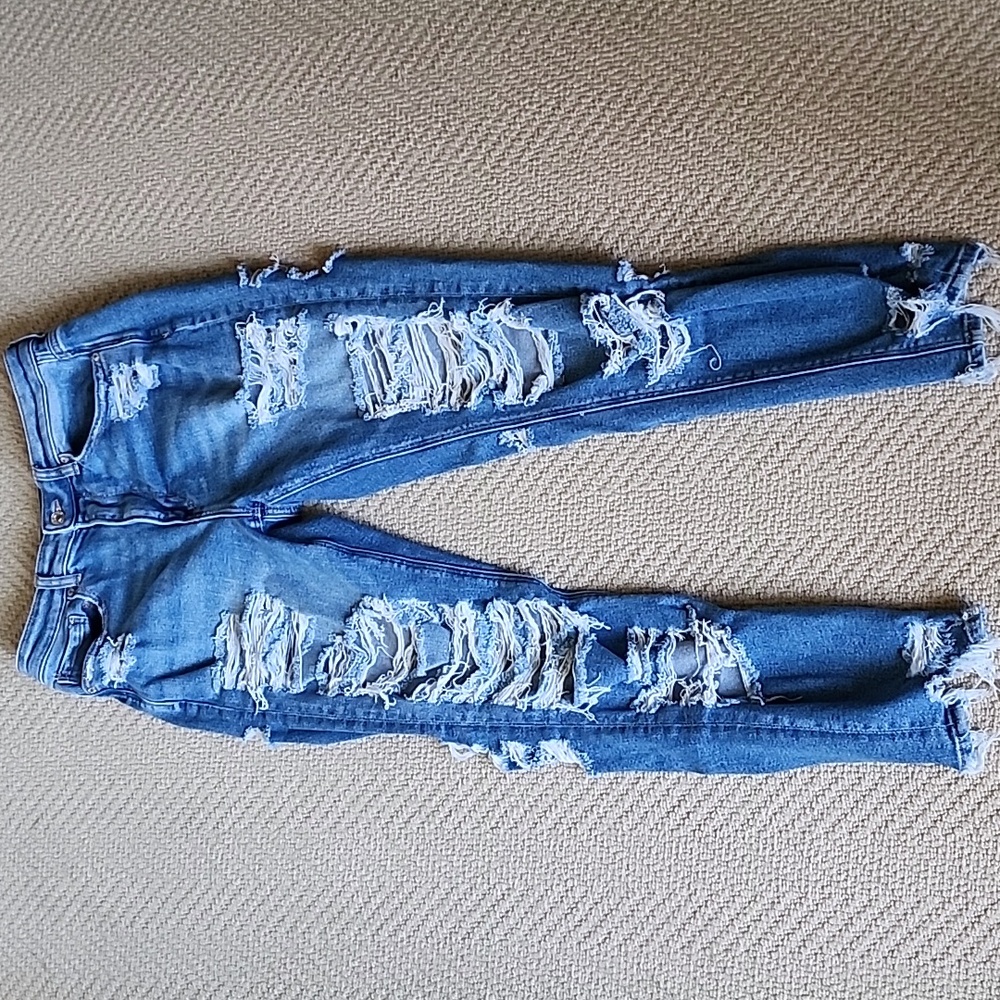 AEO destructed mom jean